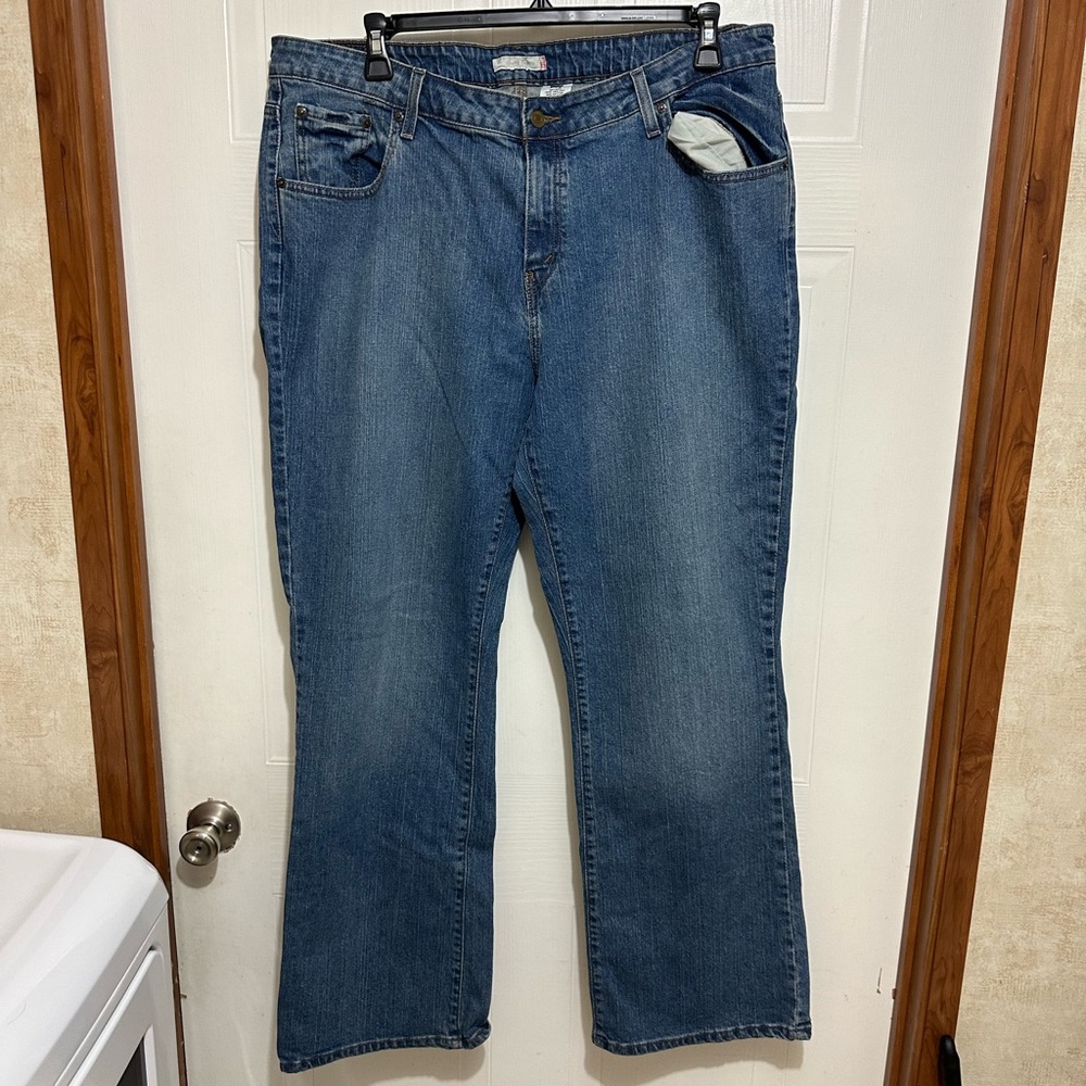 Women’s Levi Jeans